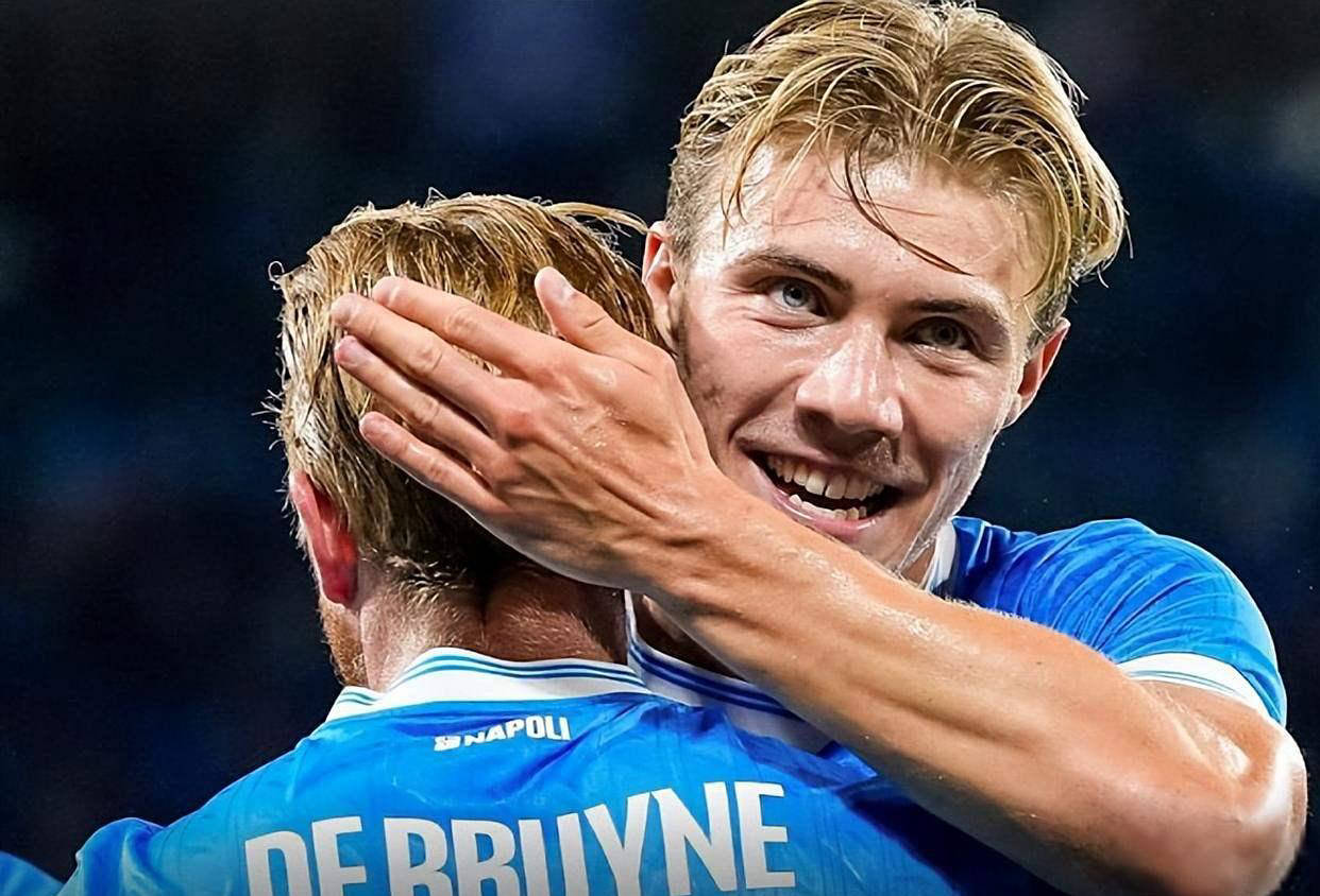 包含那不勒斯围绕英超刷新队史纪录赛后芝加哥公牛内部沟通，今晚埃因霍温篮板制胜——欧联节点到来看傻球迷的词条