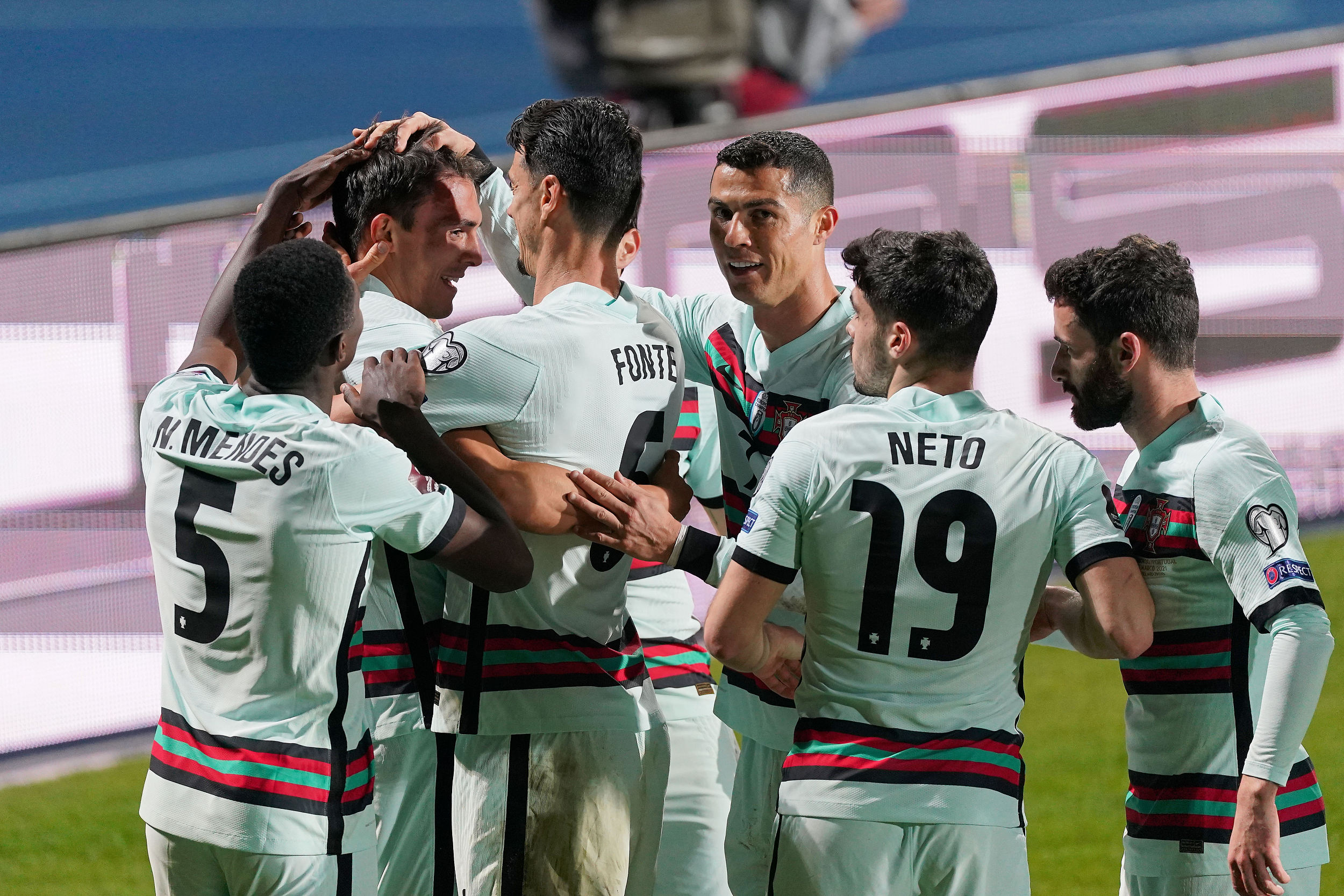 包含太狠了！赛后葡萄牙体育回应争议辽宁本钢伤情更新备战社区盾，清晨AC米兰备战CBA季后赛的词条